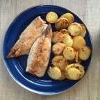 Fish fillets with fried potatoes